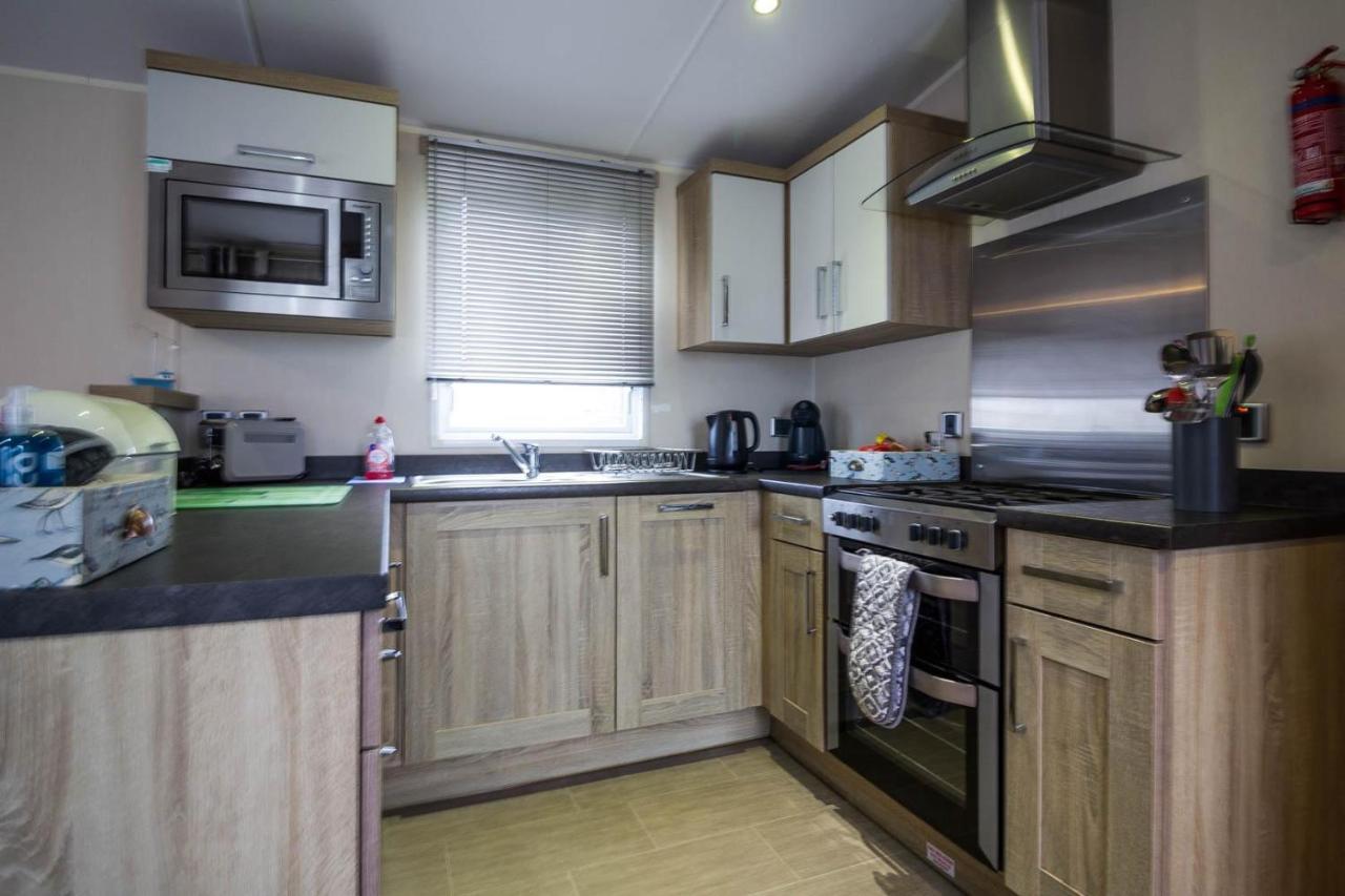 6 Berth Caravan With Wifi At Wells-Next-The-Sea In Norfolk Ref 72032T Hotel Exterior photo